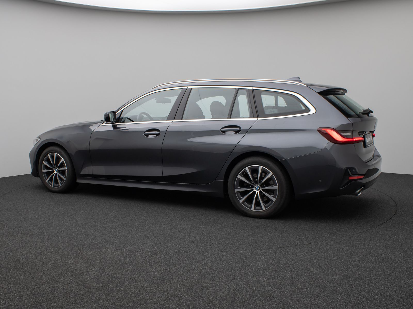 Fahrzeugabbildung BMW 320d Sport Line Panorama Kamera HUD DAB H/K AHK