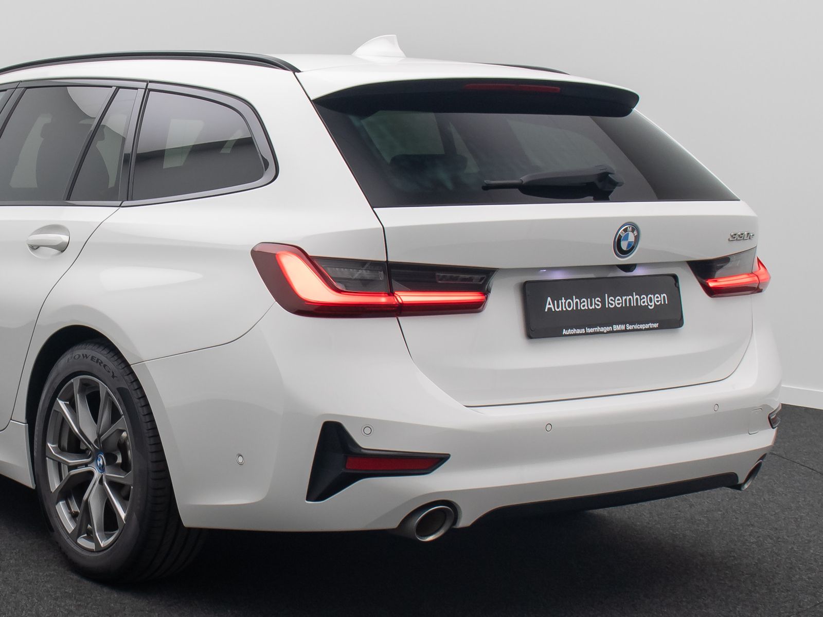 Fahrzeugabbildung BMW 330e Sport Line DAB Kamera Parkassistent Alarm