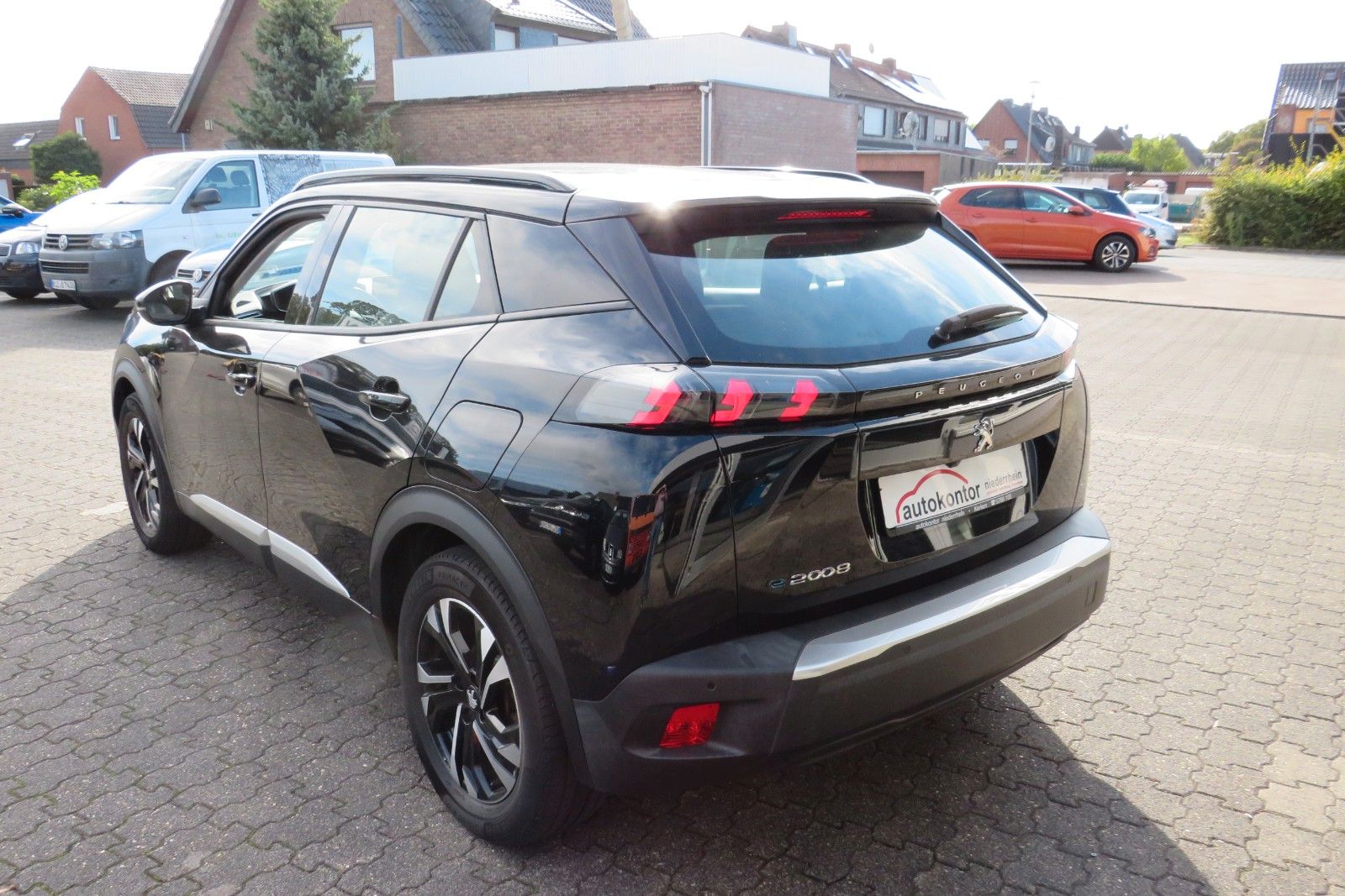 Fahrzeugabbildung Peugeot 2008 e- ALLURE NAVI APP LED SITZH. KAMERA PDC