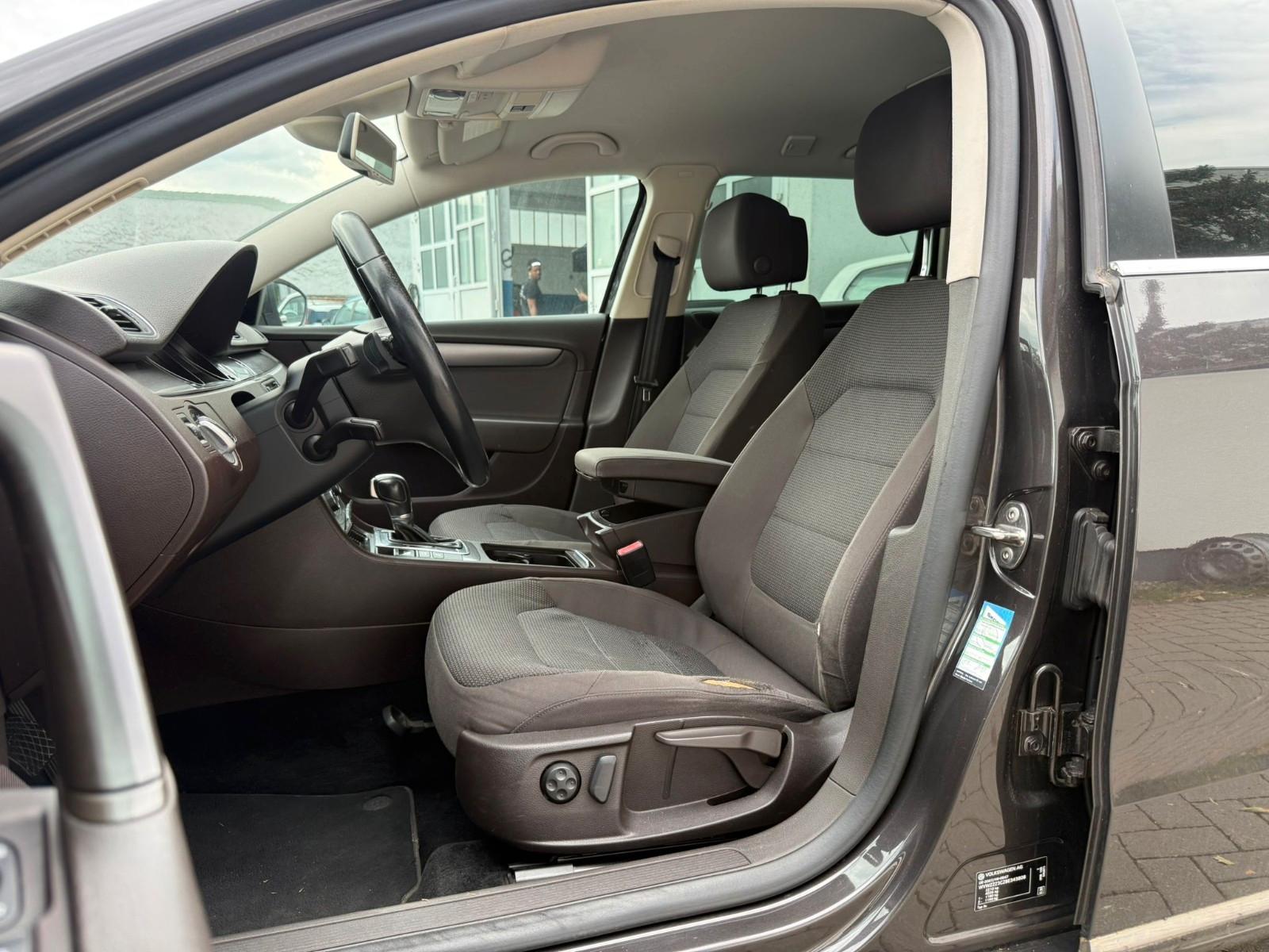 Volkswagen Passat 2011 — photo 11
