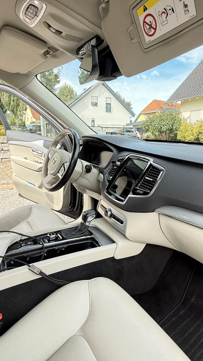 Volvo XC90 D5 AWD Momentum / Luftfederung, AHK, MwSt