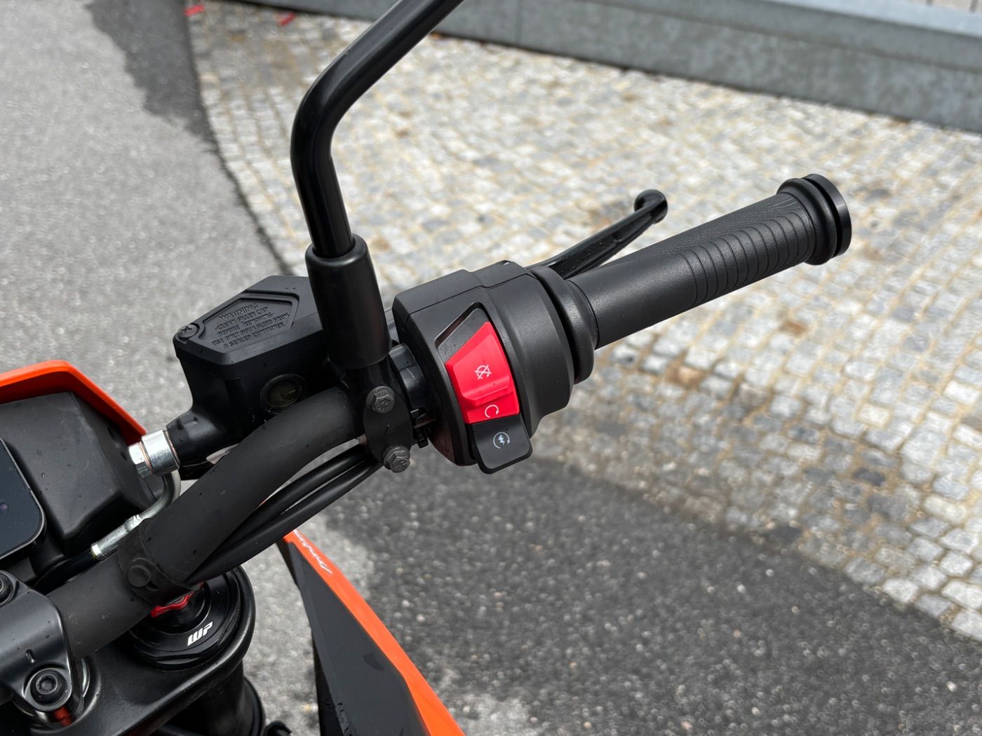 Fahrzeugabbildung KTM 125 SMC R 2026