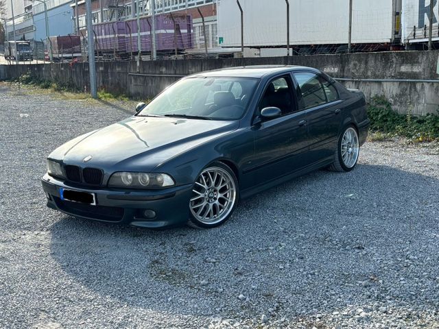 BMW E39 540i