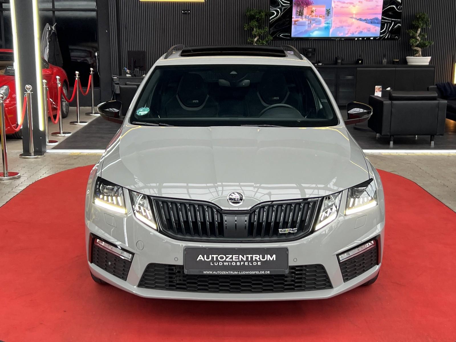 Skoda Octavia Combi V-RS 245/PANO/ACC/LED/KEYLESS