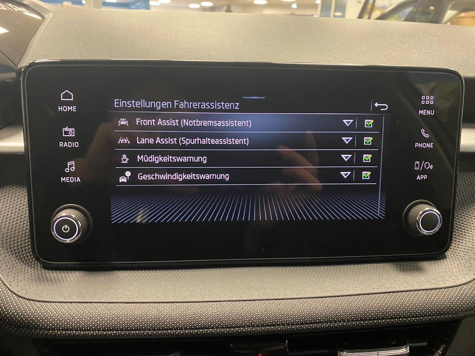 Fahrzeugabbildung SKODA Fabia 1.0 TSI DSG Selection+GARANTIE 2030 100tKM