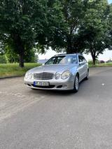 Mercedes-Benz E 320 4MATIC T ELEGANCE - Mercedes-Benz E 320 mit Benzin-Antrieb: Kombi