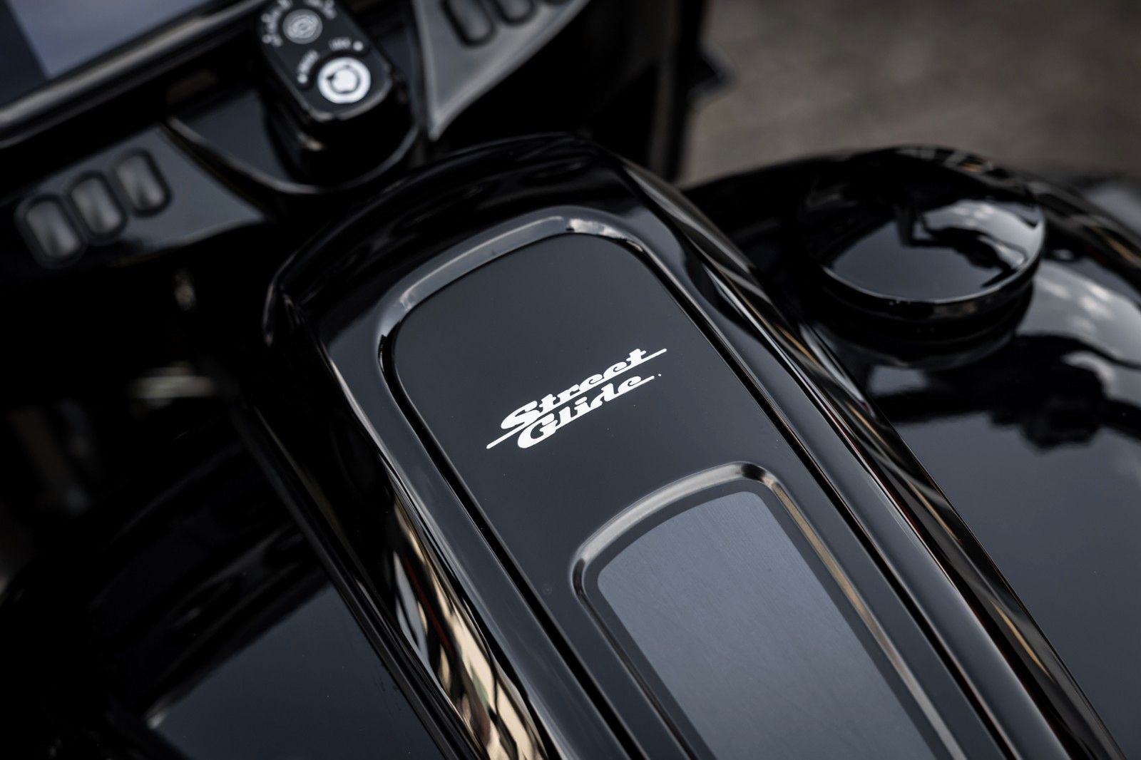 Fahrzeugabbildung Harley-Davidson STREET GLIDE SPECIAL 114 KESSTECH - LAST EDITION