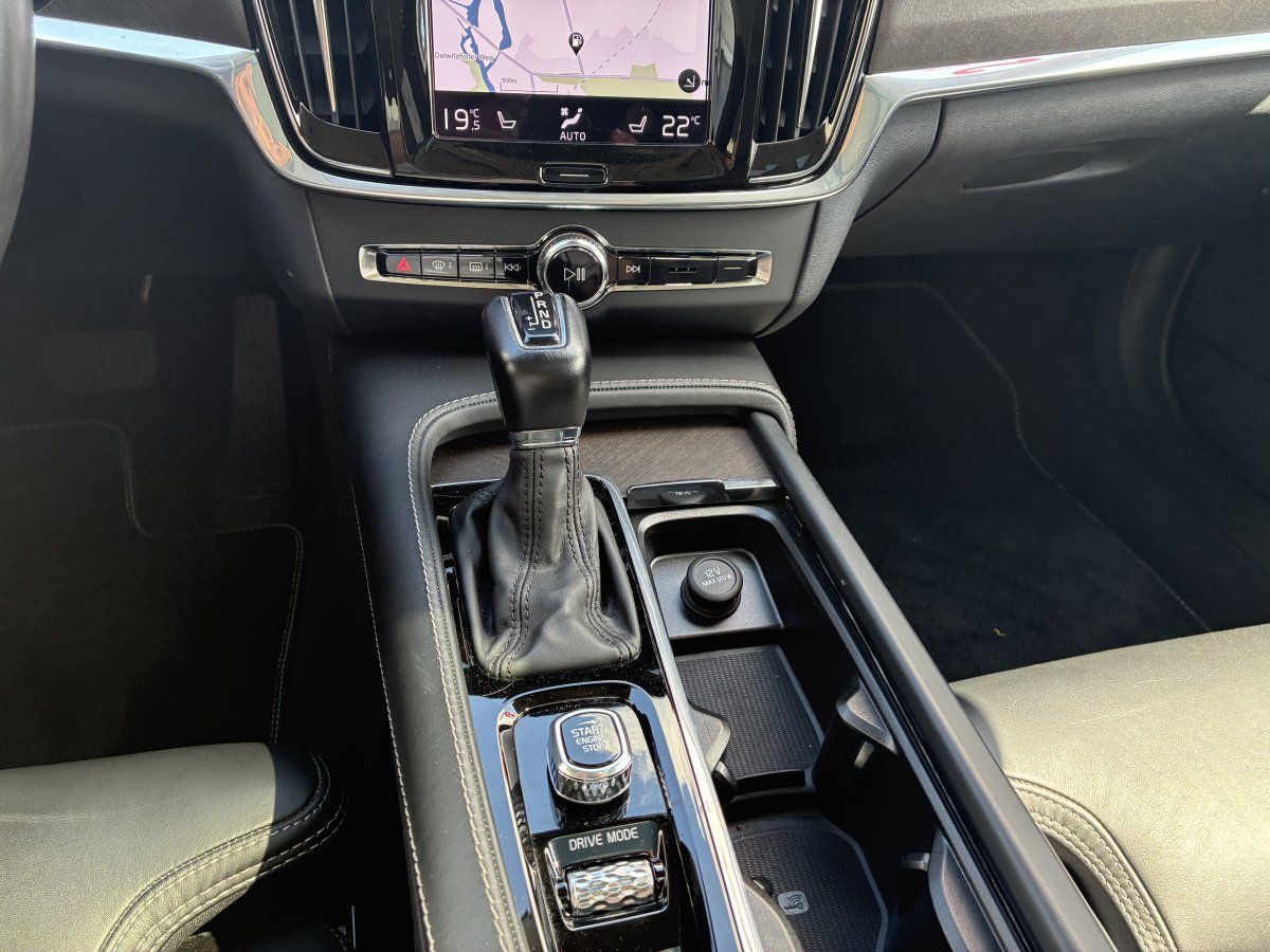 Volvo V90 Cross Country D4 AWD Pro  LED 360° NAVI AHK foto 16
