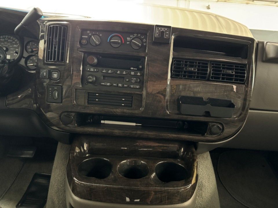 Fahrzeugabbildung Chevrolet Express Chevy Van Expl. V8 Camper Aufstelldach