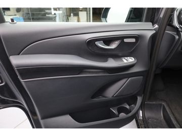 Mercedes V 220 - 10