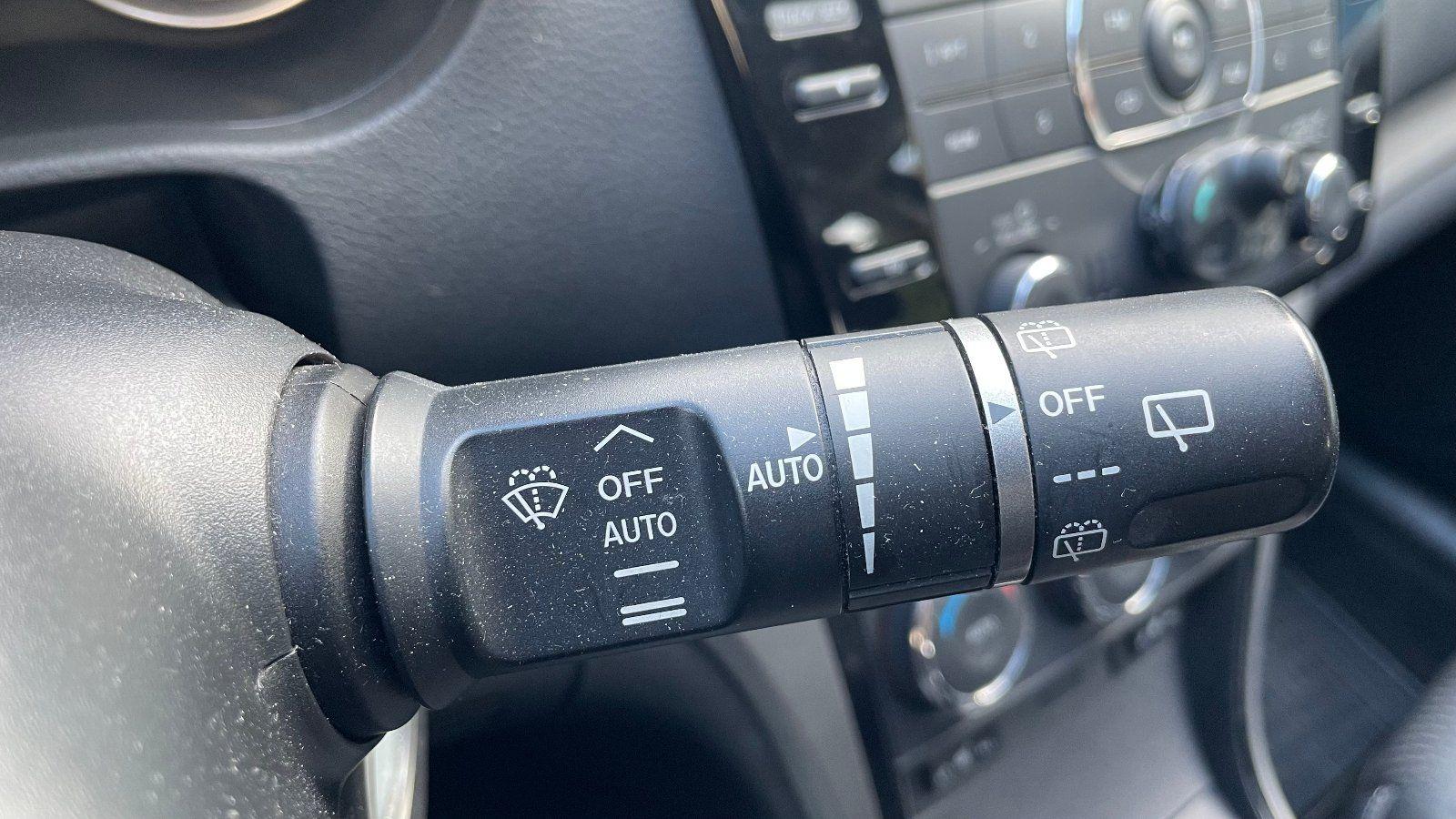 Mazda 2 2011 — photo 14