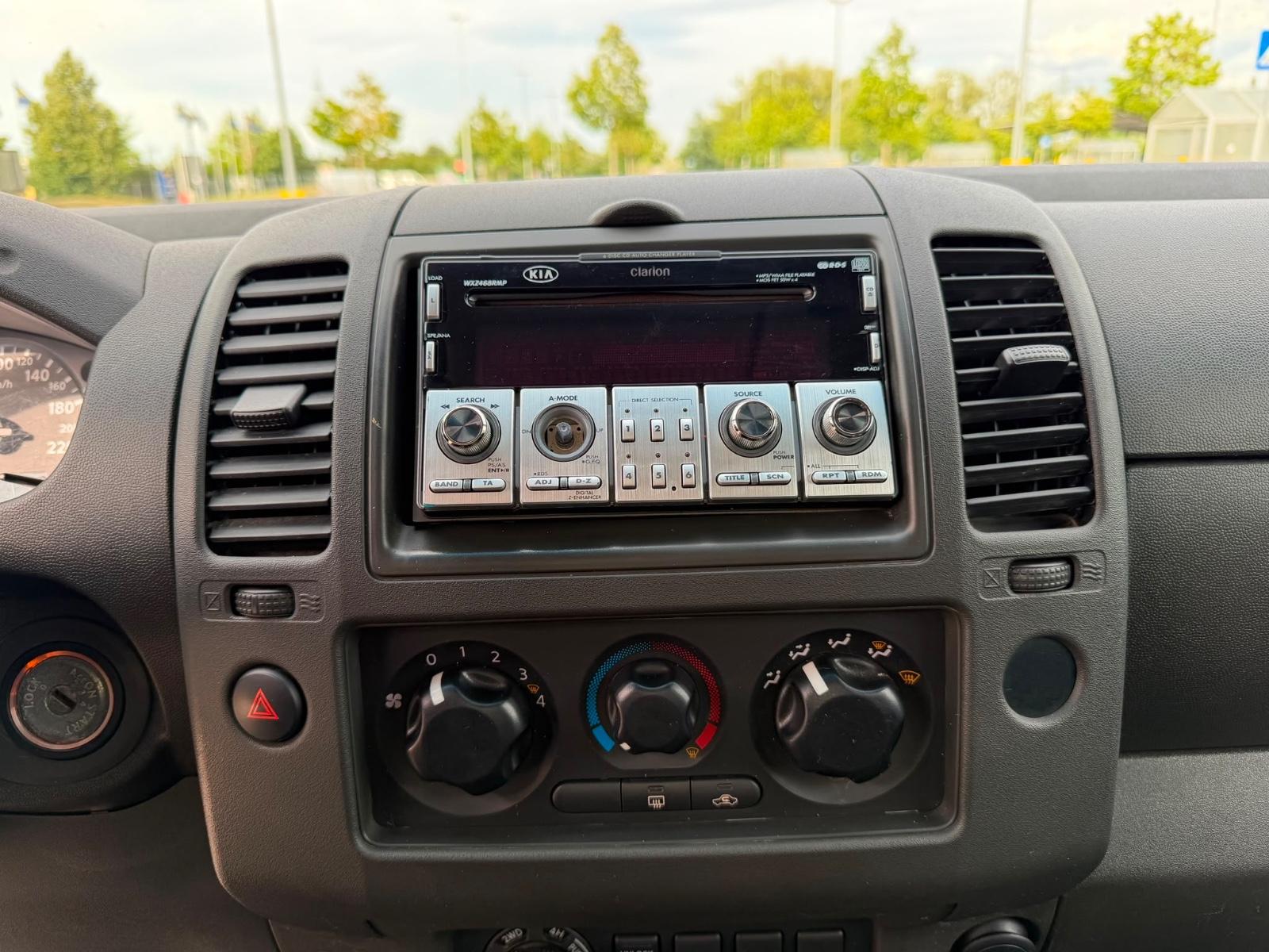 Nissan Navara King Cab 2.5 dCi | 190 ch | BVM | 4 places | Attelage | Climatisation | Différentiel autobloquant