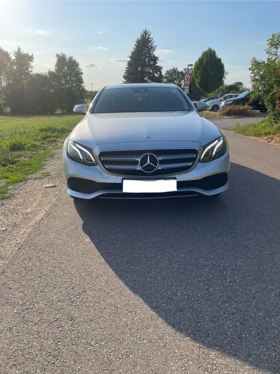 Image of Mercedes-Benz E 220