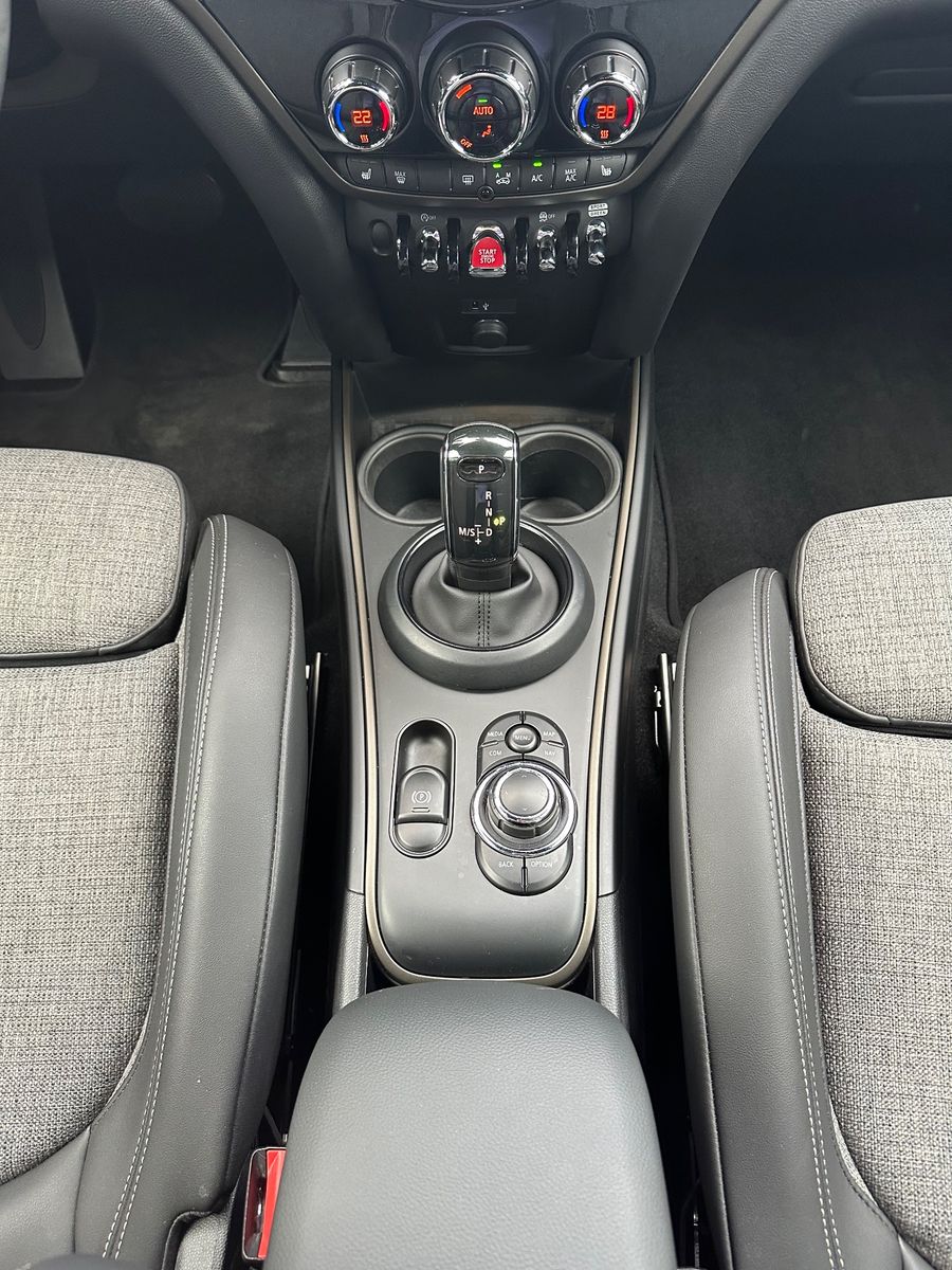 Fahrzeugabbildung MINI Countryman S Cooper All4 Black NAV+LED+KAM