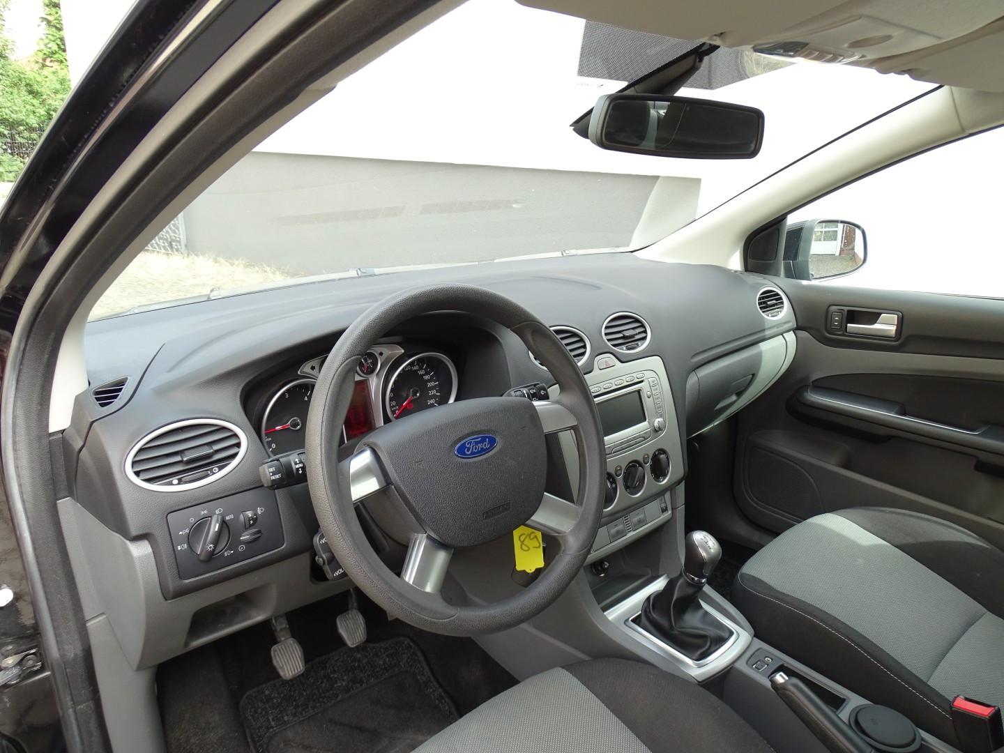 Ford Focus 2011 — photo 19
