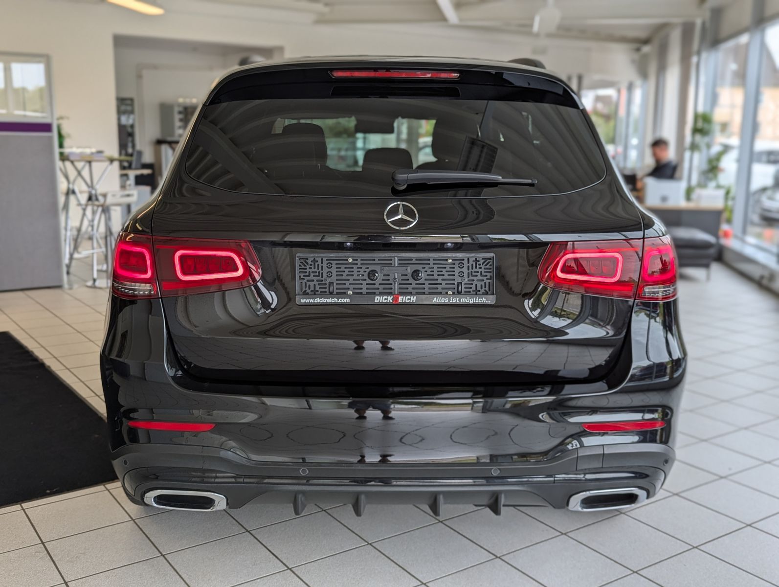 Fahrzeugabbildung Mercedes-Benz GLC 300 d 4M AMG Pano Multibeam Komfort-Paket