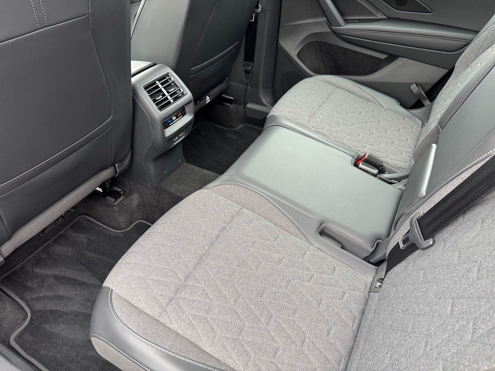 Fahrzeugabbildung Volkswagen Tayron 1.5 eTSI Life