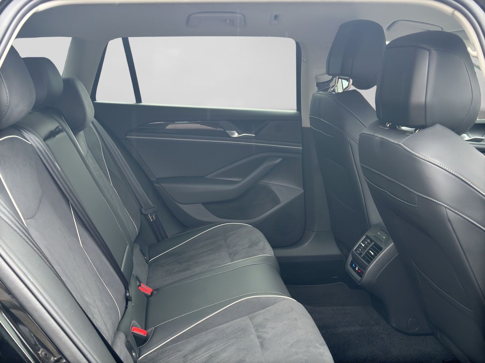 Volkswagen Passat Variant - Bild 6