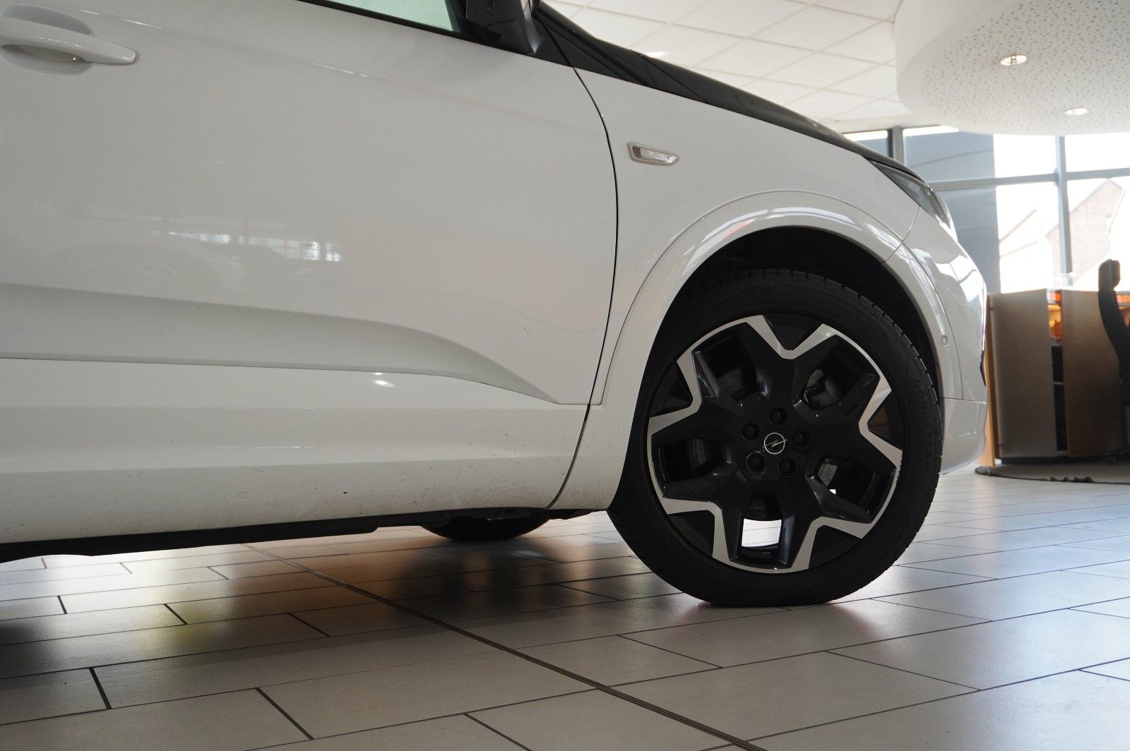 Fahrzeugabbildung Opel Grandland (X) 1.6T GSe HYBRID 4X4 NAVI/LED/SPORT