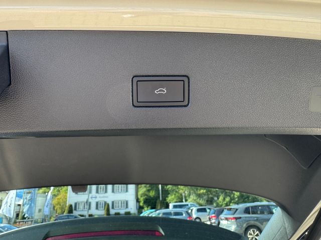 T-Roc 1.5 TSI 150 PS DSG R-Line ACC/ APP/NAV/RFK