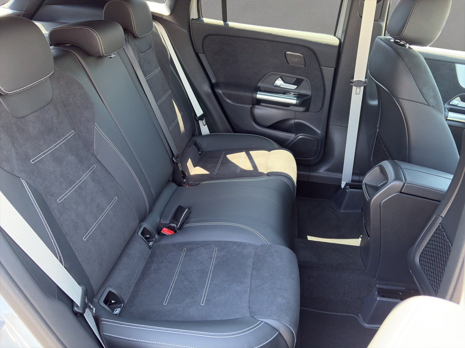 Fahrzeugabbildung Mercedes-Benz GLA 200 AMG 360° Distr Burm AHK Pano Sitzklima
