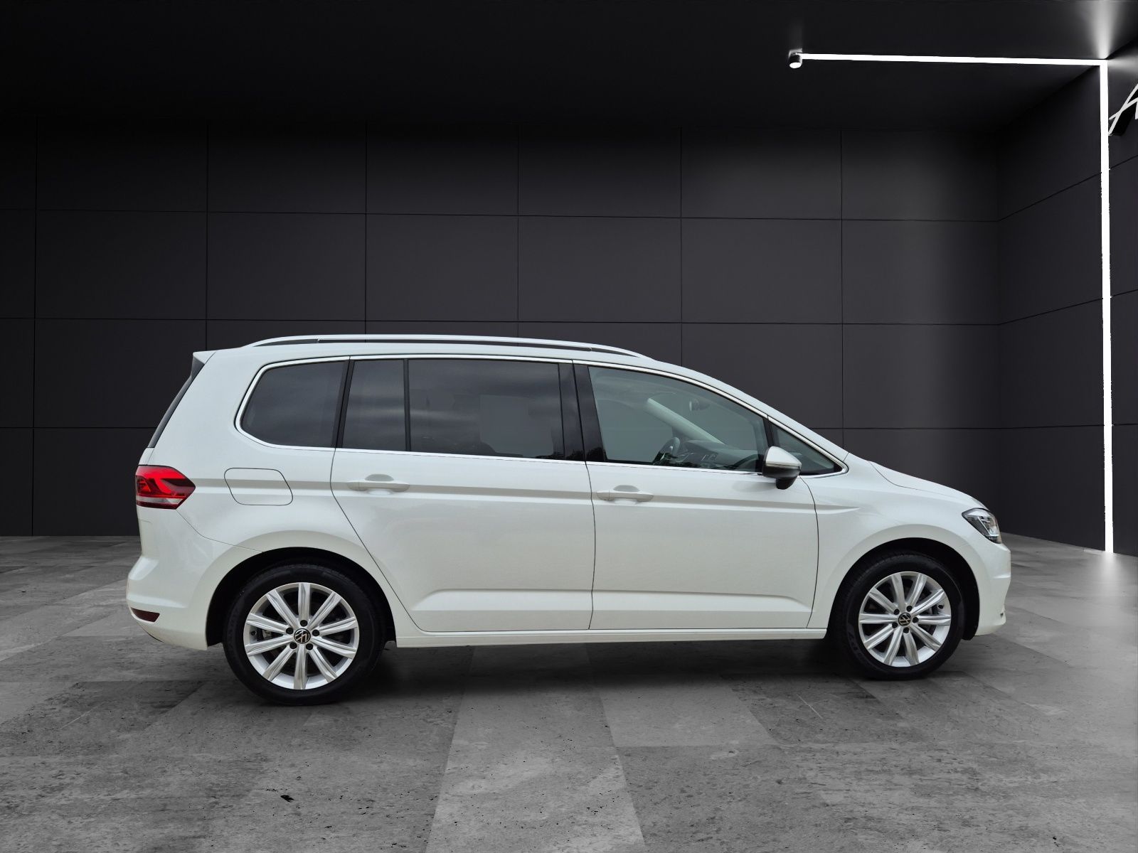 Fahrzeugabbildung Volkswagen Touran TDI Highline DSG 7-Si LED AHK Navi AID AC
