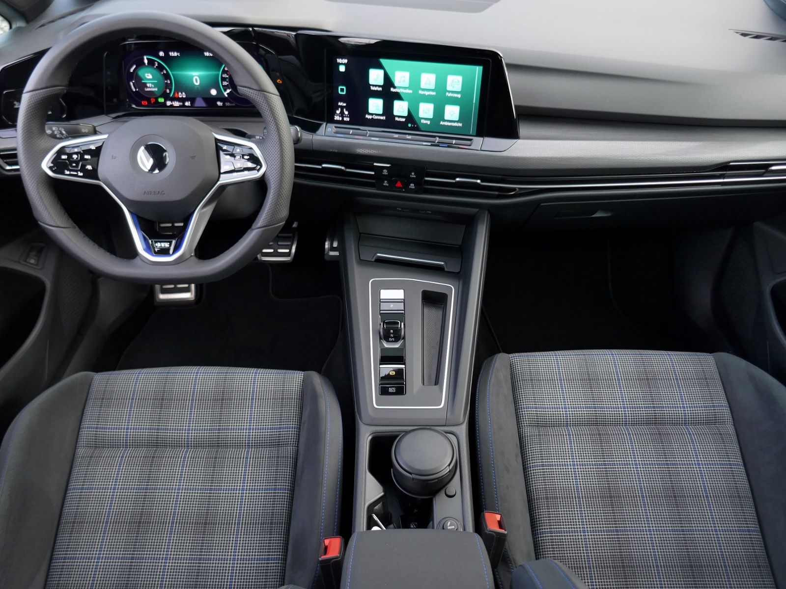 Fahrzeugabbildung Volkswagen Golf GTE 1.4 TSI eHybrid DSG | LED AHK RFK ACC