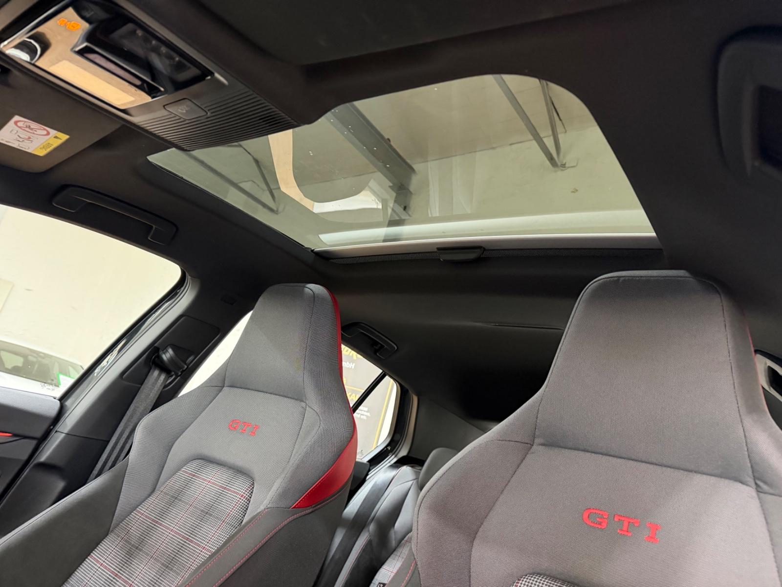 Volkswagen Golf VIII Lim. GTI 2.0TSI DSG/PANO/18"/ACC/SOUND, миниатюра 16