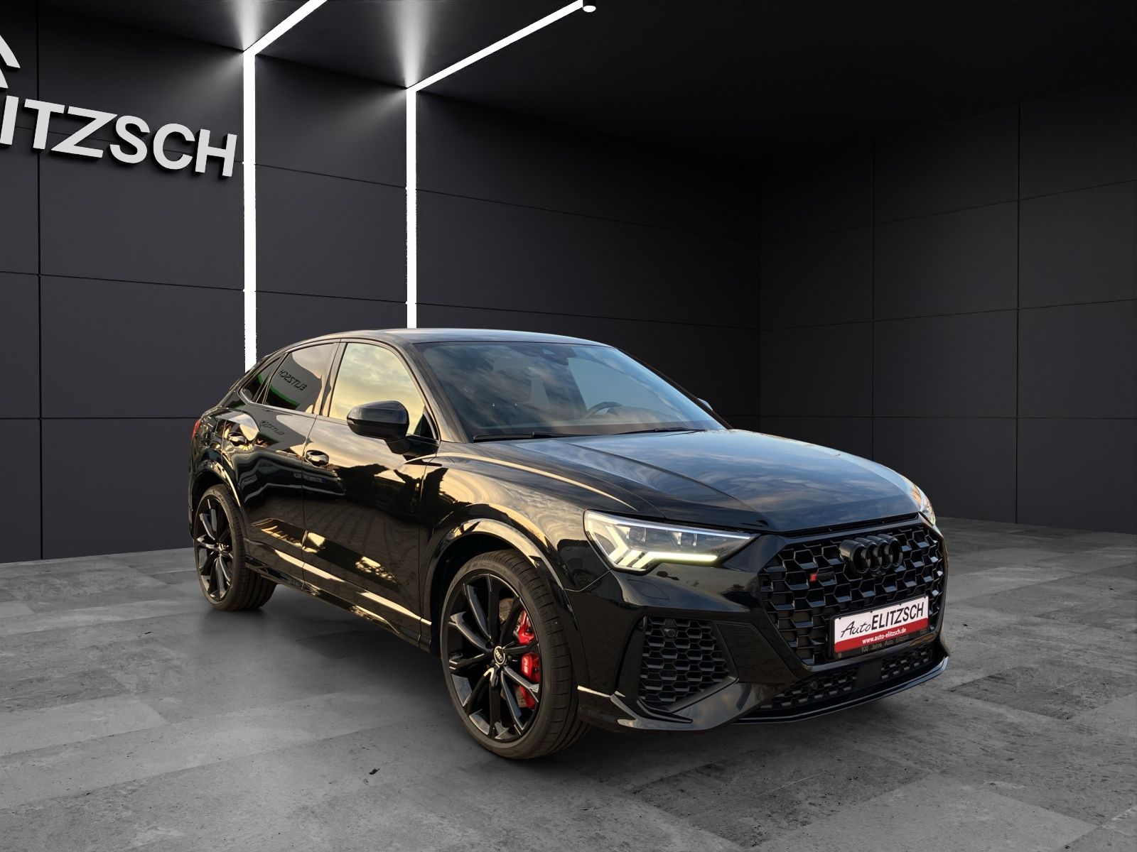 Fahrzeugabbildung Audi RS Q3 Sportback 2.5 TFSI quattro Matrix AHK AVC