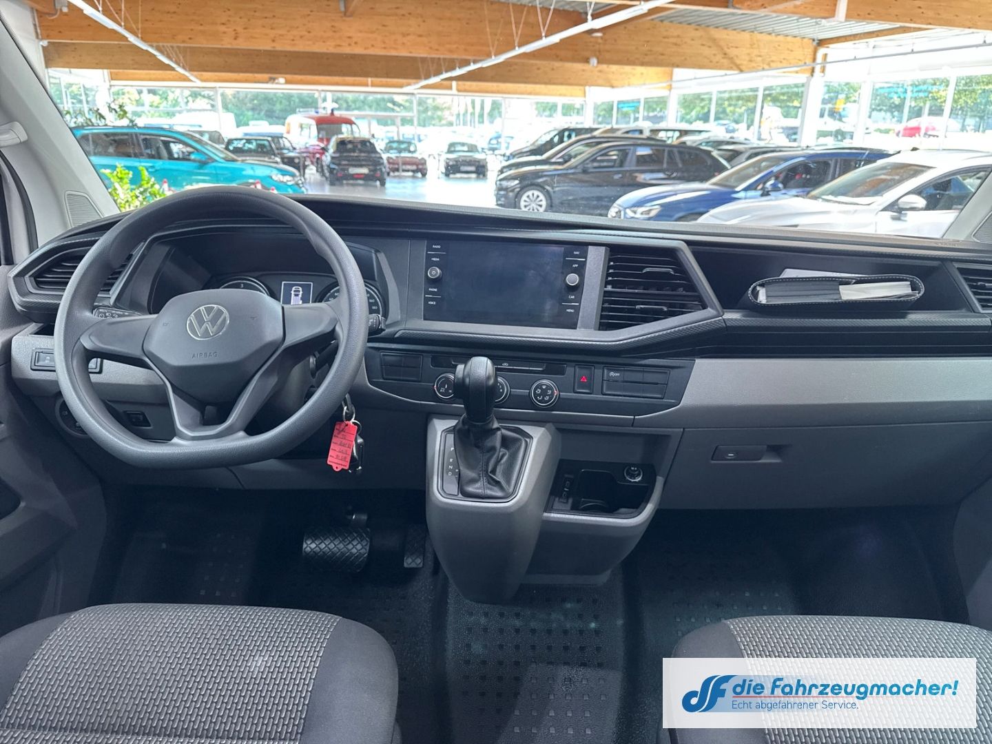 Fahrzeugabbildung Volkswagen T6.1 Transporter DSG MIXTO DOKA  lang 4Motion 2.