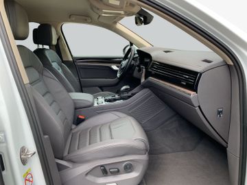 Volkswagen Touareg - 12