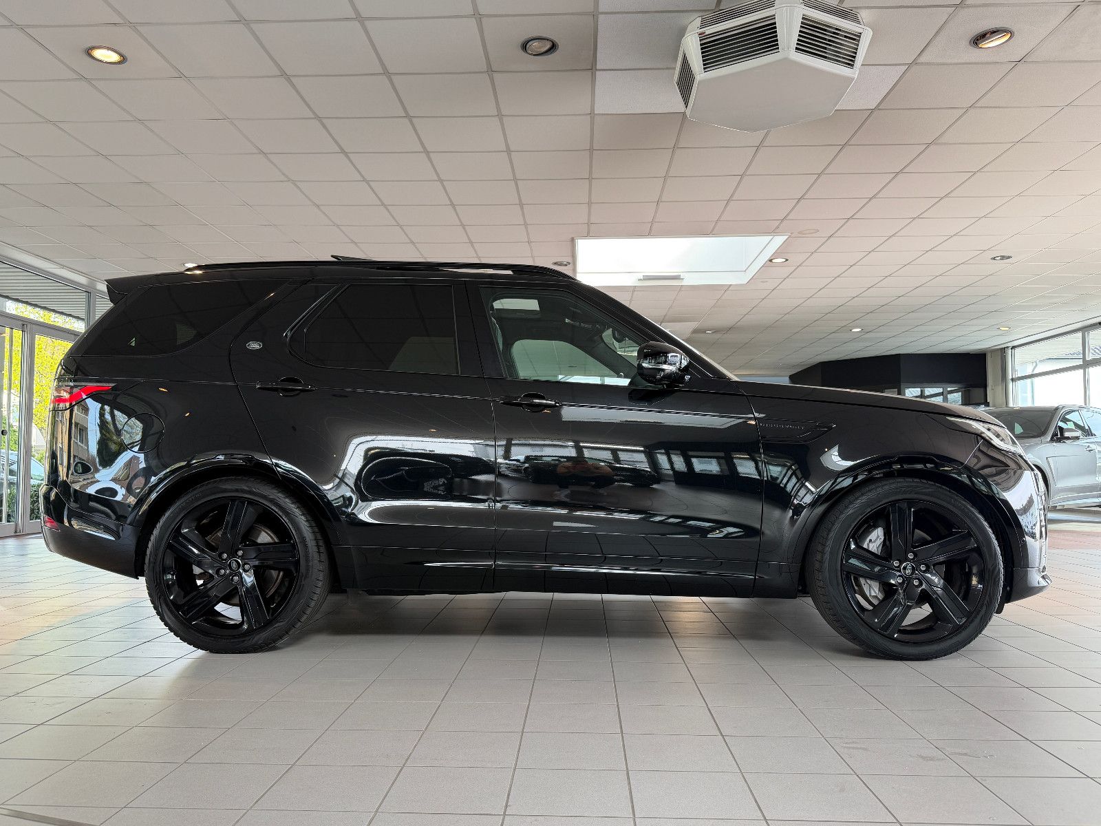 Fahrzeugabbildung Land Rover Discovery 5 R-Dynamic HSE D250 c AWD/PANO/MEMORY