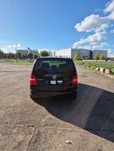 Volkswagen VW. Touran 1.6 Benzin 7sitze - gebrauchte VW Touran aus dem Jahr 2006