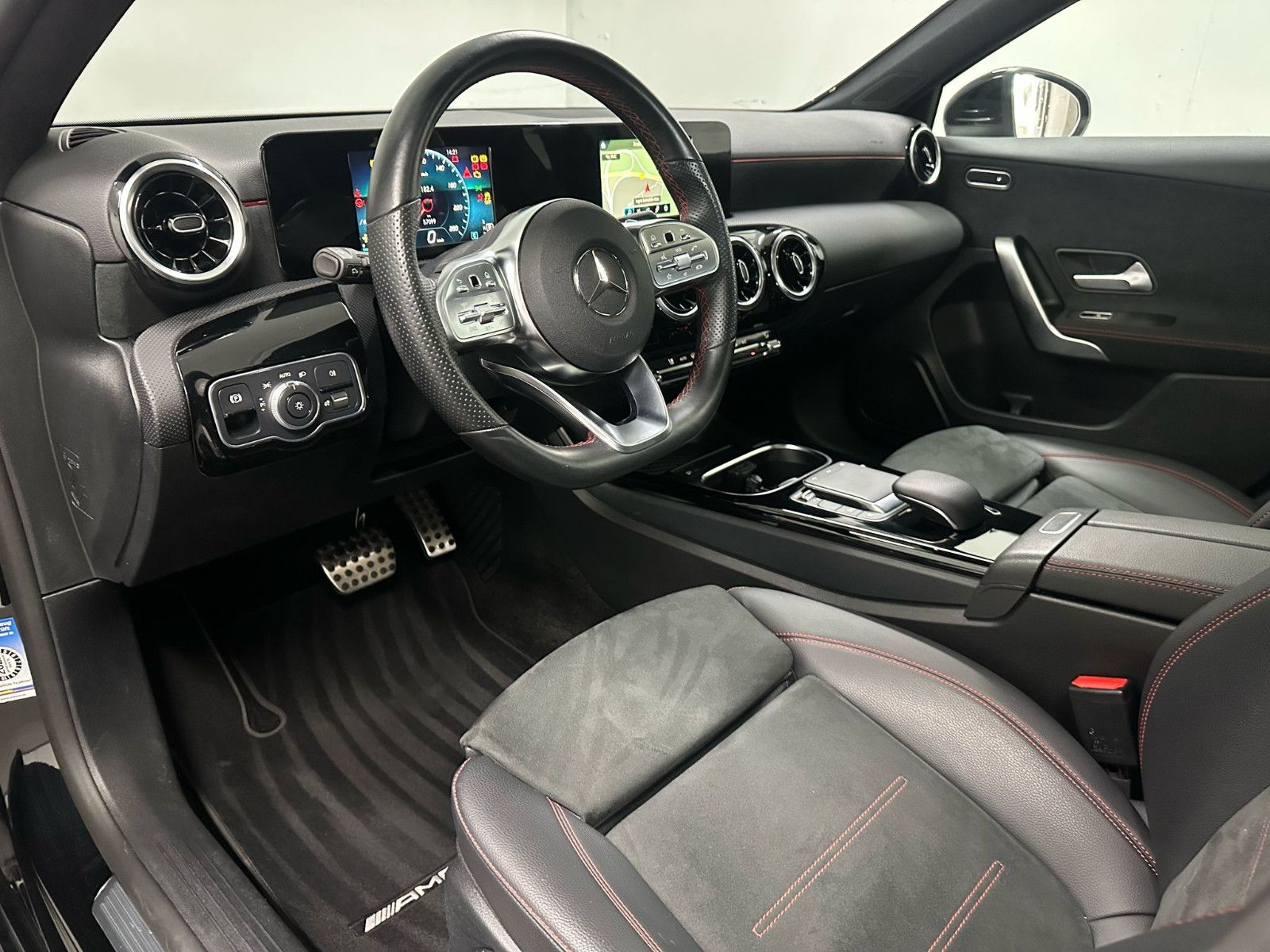 Fahrzeugabbildung Mercedes-Benz A 250 4MATIC AMG*KAMERA*PANO*SPUR*SH*TEMPO*19"