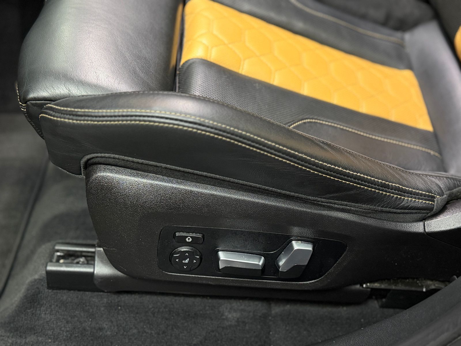 Fahrzeugabbildung BMW X3 M |H/K|HuD|PANO|LASER|INDIVIDUAL