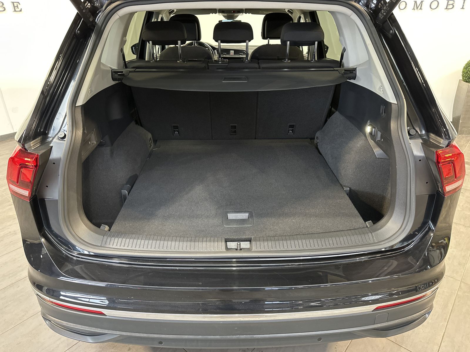 Fahrzeugabbildung Volkswagen Tiguan Allspace 4M Life NAV+LED+AHK+KAM+18ZO+VC