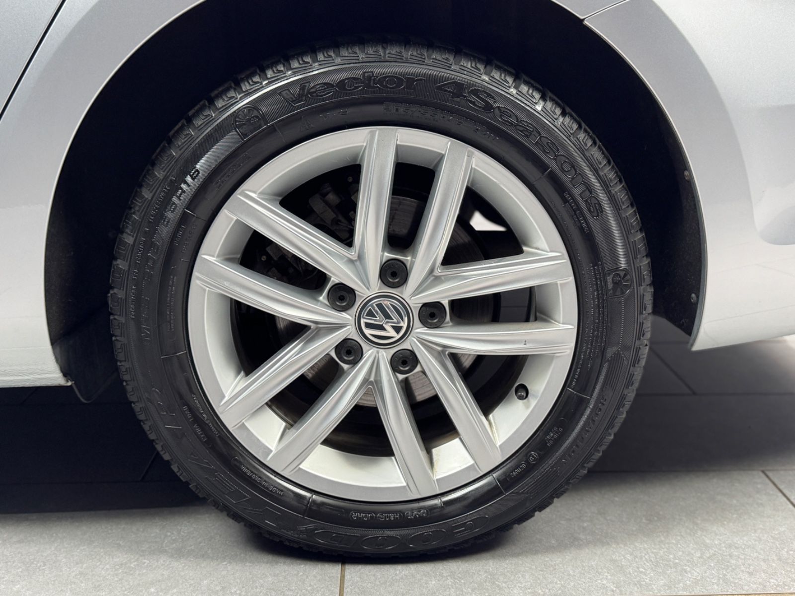 Fahrzeugabbildung Volkswagen Golf VII Variant Comfortline|NAVI|ACC|MASSAGE|