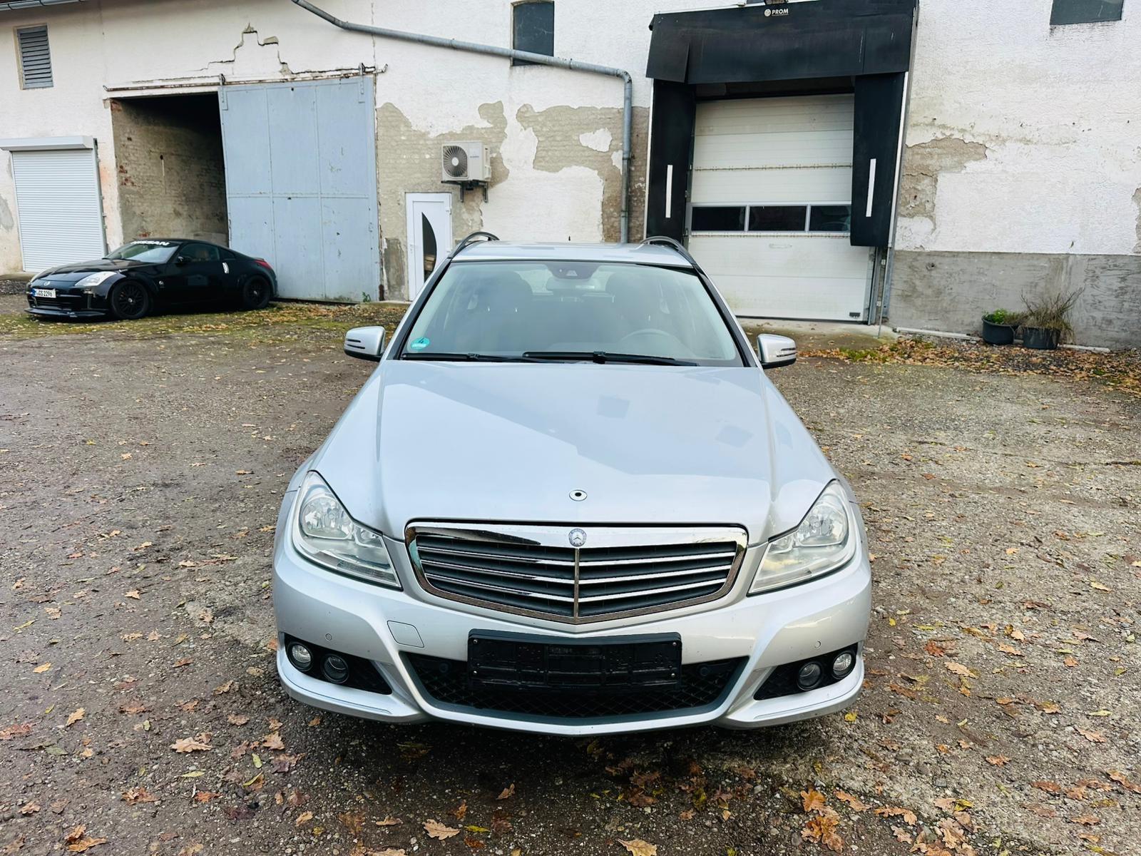 Mercedes-Benz C 200 BJ-2011 2,0 DIESEL NAVI TÜV-2027 EUR0 5