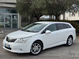 Toyota Avensis 2.0 D-4D 126cv Solo per Export - weiße Toyota Avensis