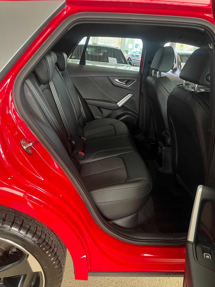 Fahrzeugabbildung Audi Q2 35 TDI quattro S line *PANORAMADACH*
