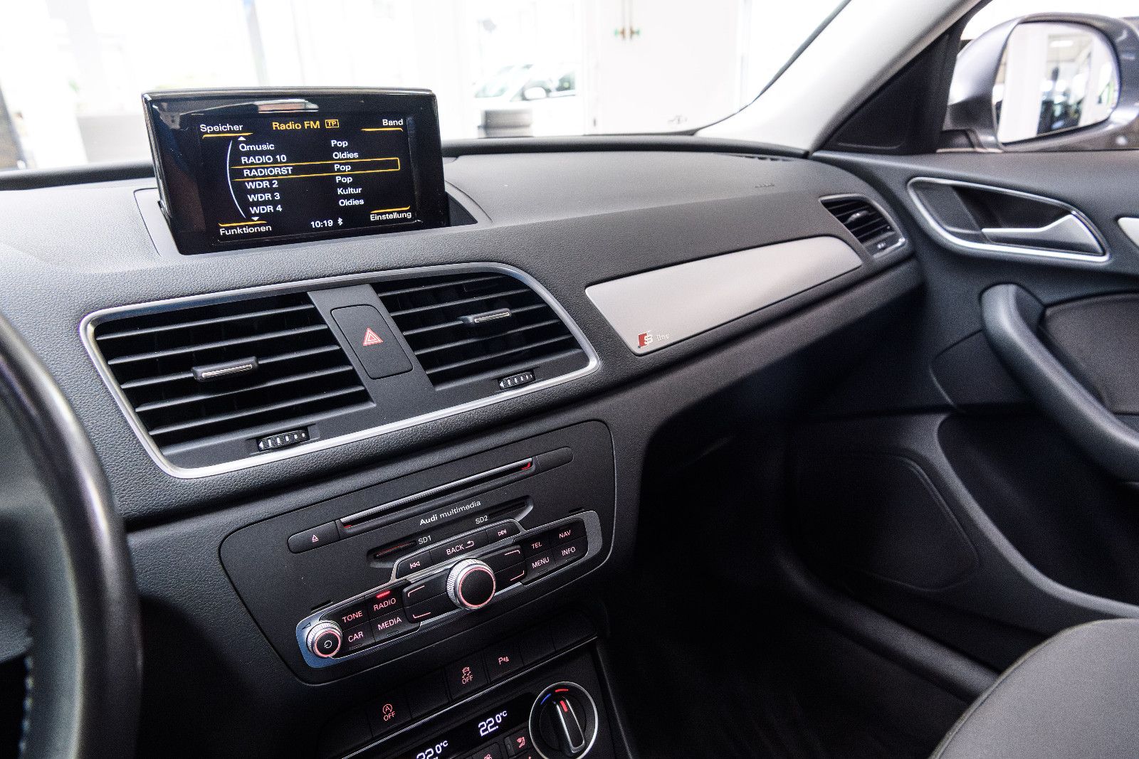 Fahrzeugabbildung Audi Q3 1.4l 110kw S-Line +AHK +Pano +Navi