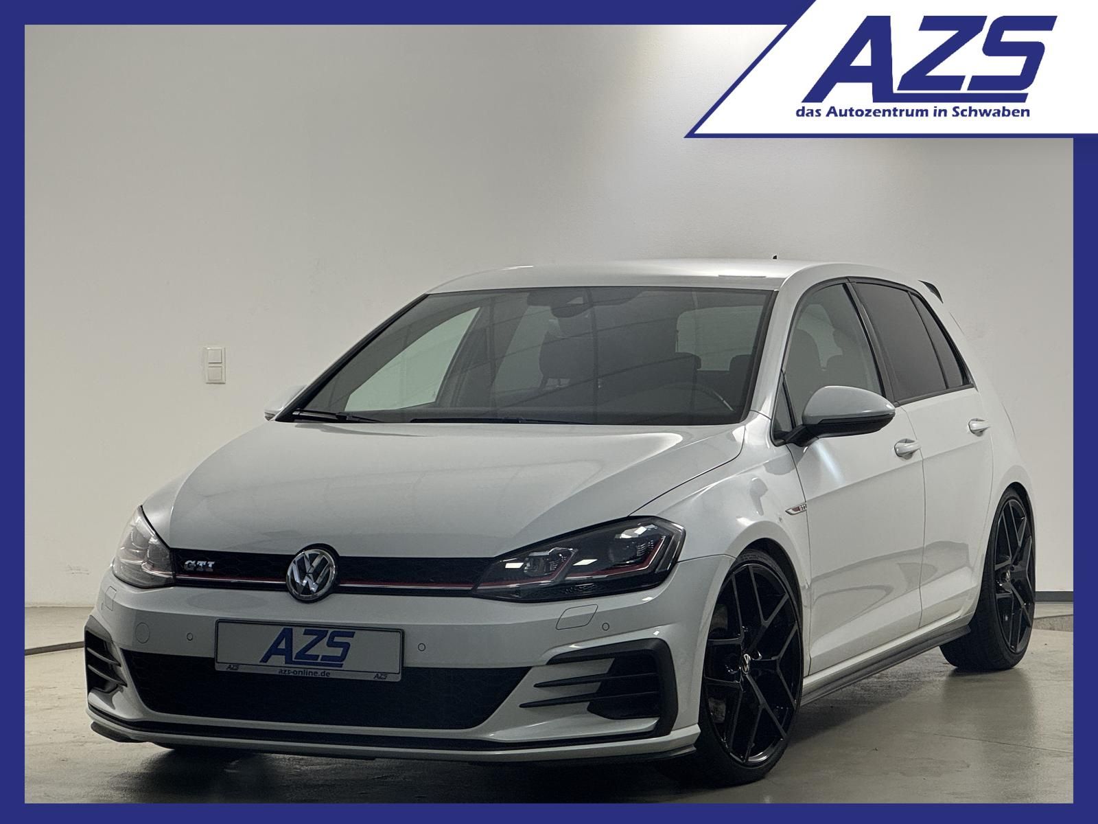 Volkswagen Golf - 1