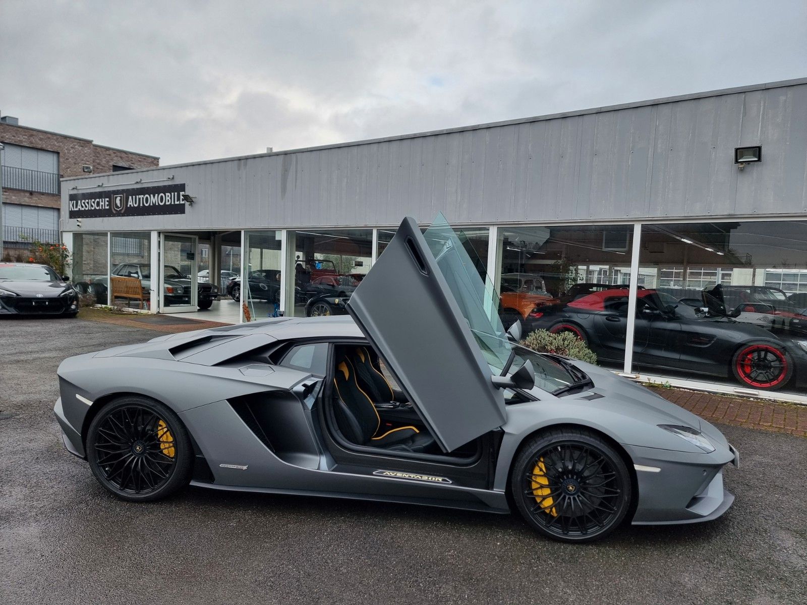 Fahrzeugabbildung Lamborghini Aventador S/Carbon/Lift/Matt/Gr. Service 11/25