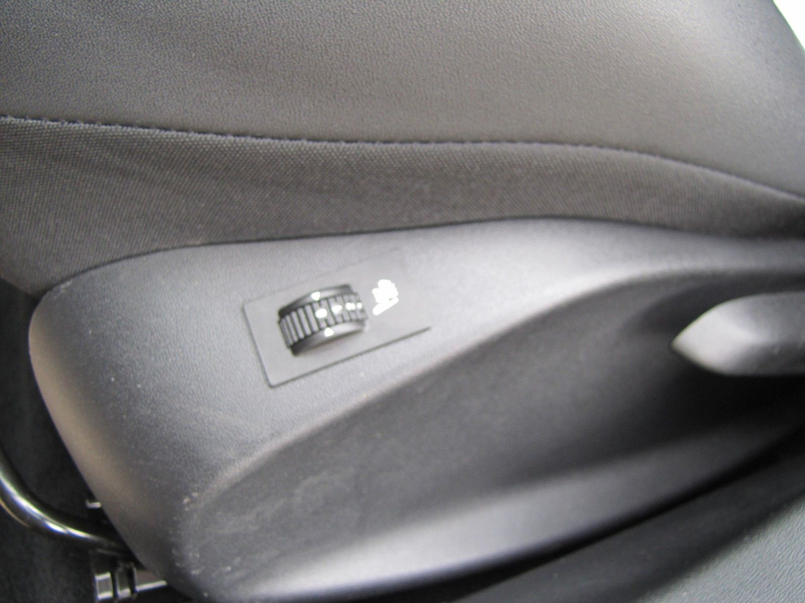 Fahrzeugabbildung Peugeot 2008 Crossway 1.2 PureTech 110 PS