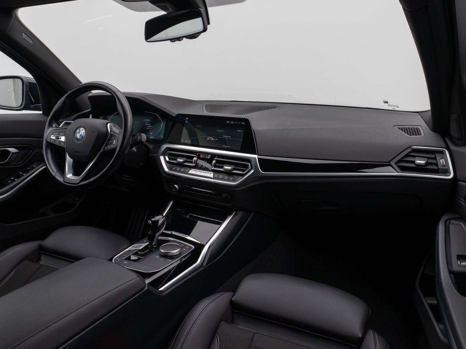 Fahrzeugabbildung BMW 320d  Kamera DAB HiFi DrivAssist Alarm LED Sport
