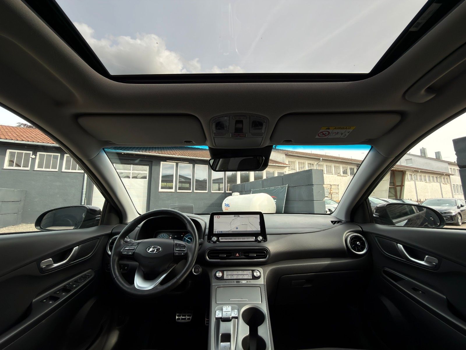 Fahrzeugabbildung Hyundai Kona E Trend 2WD Kamera Schiebedach ACC HuD LHZ