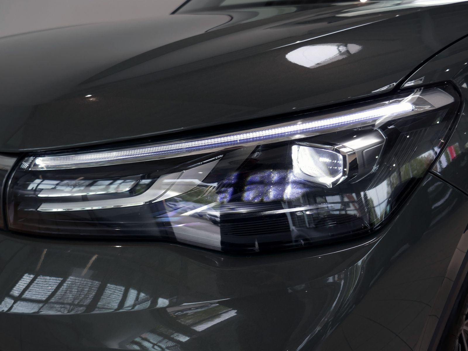 Fahrzeugabbildung Volkswagen Tiguan GOAL 2.0 TDI DSG | RFK LED ACC Navi