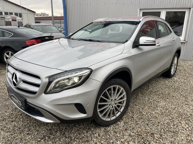 Mercedes-Benz GLA 200 Urban 7G-DCT Xenon Leder Navi PDC LED