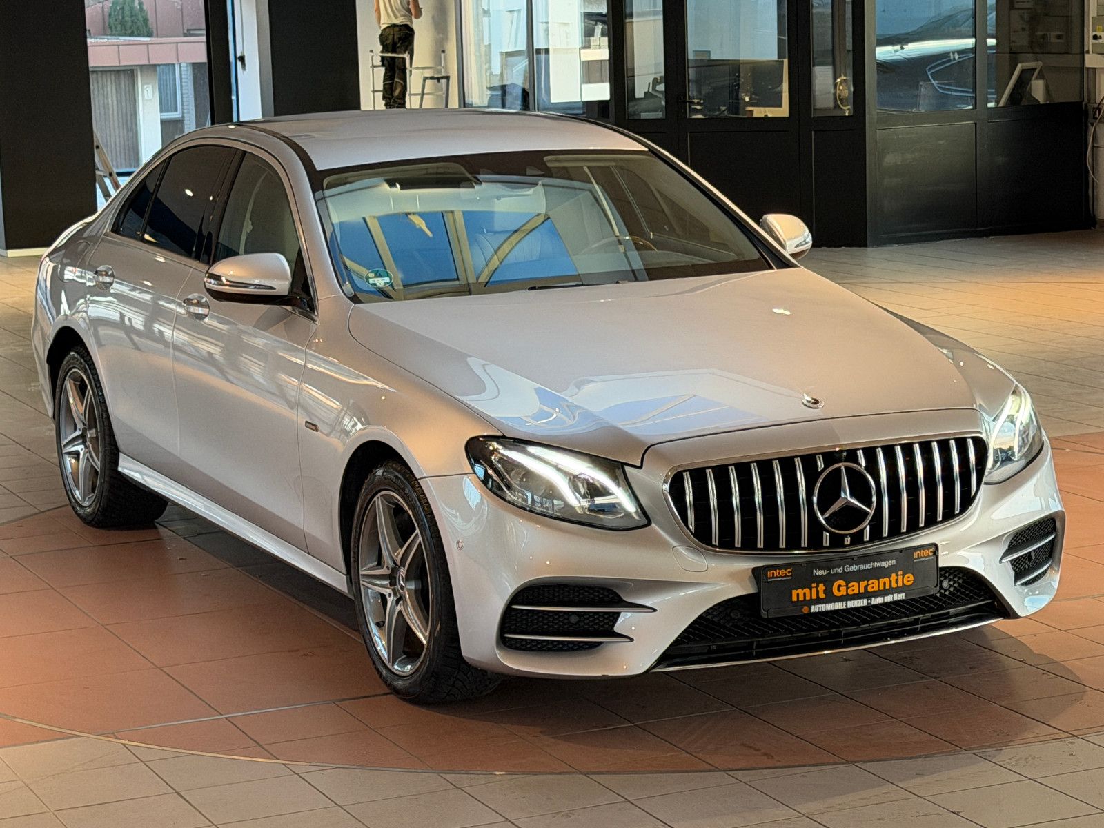 Fahrzeugabbildung Mercedes-Benz E 300 de/AMG/HEAD-UP/VIRTUAL/AMBIENTE/BURMESTER/