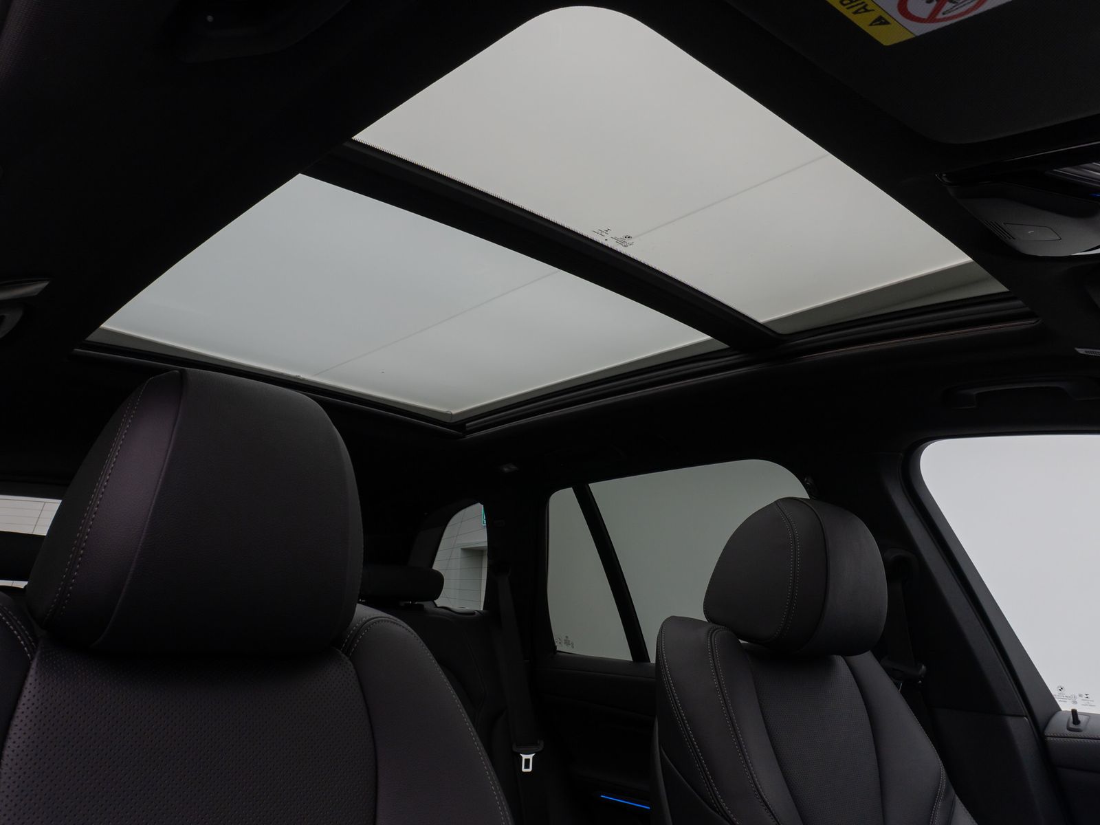 Fahrzeugabbildung BMW X5 xD45e M Sport Panorama Laser 360°HUD DAB HiFi